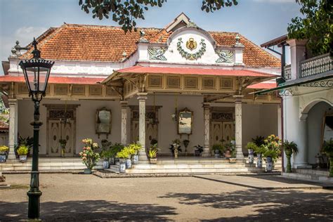 Yogyakarta Sultanate's 1755 Keraton Palace Raid: The Dutch East India Company Versus Javanese Sovereignty